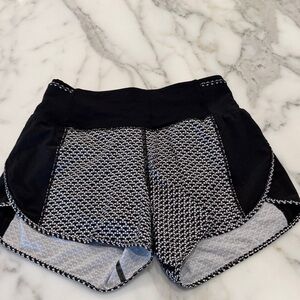 Lululemon black and white shorts